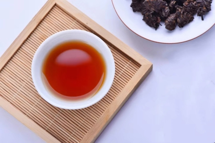 黑茶泡腳有何好處，黑茶汁足浴的功效