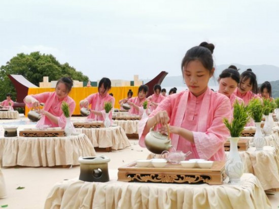 “佛茶之鄉(xiāng)”第十三屆中國國際普陀佛茶文化節(jié)在舟山塘頭佛茶園開幕