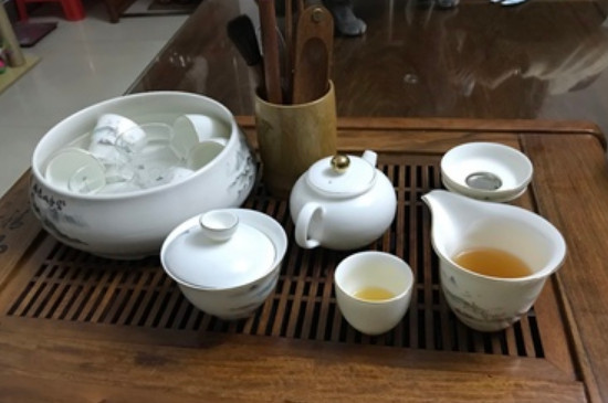 羊脂玉瓷茶具喝茶好不好，網(wǎng)上買的羊脂玉茶具有毒嗎？