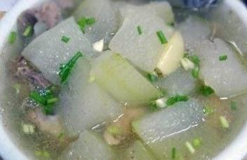 夏至消暑湯品：冬瓜豆腐排骨湯