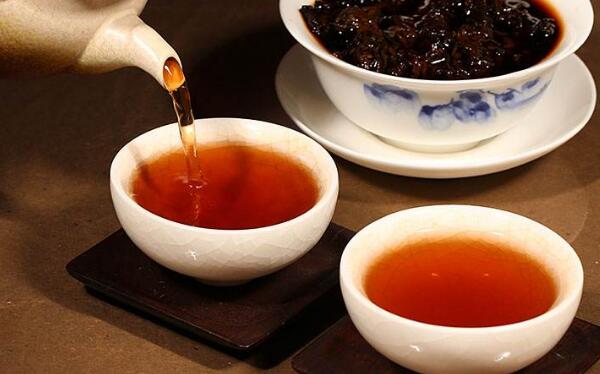 普洱茶生茶熟茶區(qū)別，茶色、湯色、茶味、葉底、功效不同