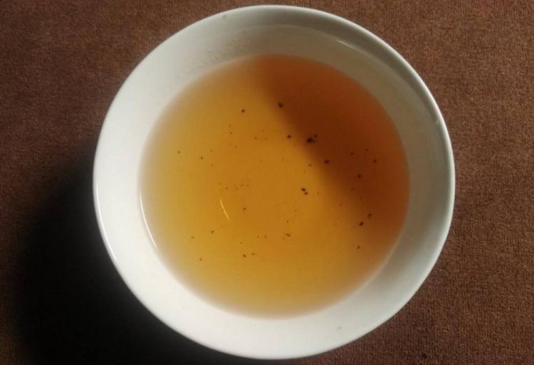 六堡茶與茯茶的區(qū)別（六堡茶與茯茶什么關(guān)系哪個好）