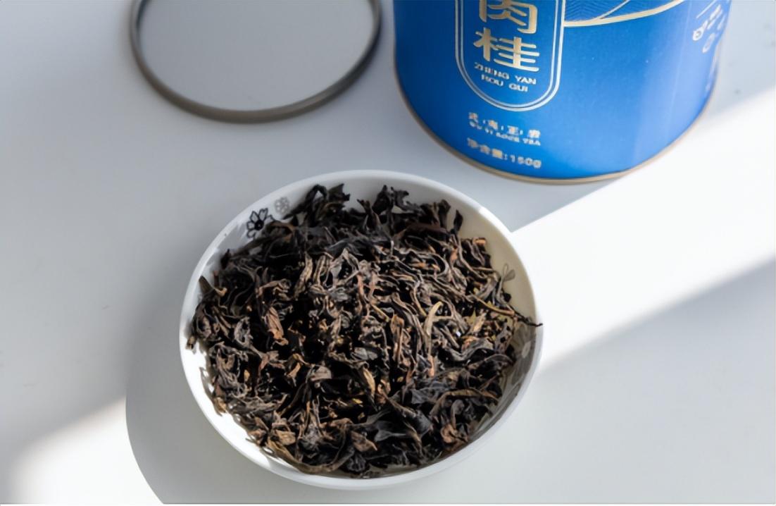 口糧巖茶不會(huì)買？一文看懂武夷大紅袍和肉桂水仙，新手也不會(huì)踩坑