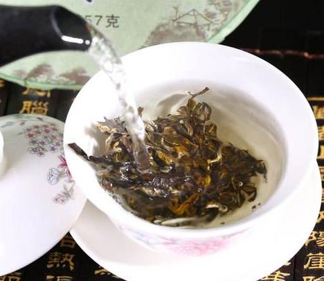 勐海七子餅茶是生茶還是熟茶？飲用有什么功效？（收藏）