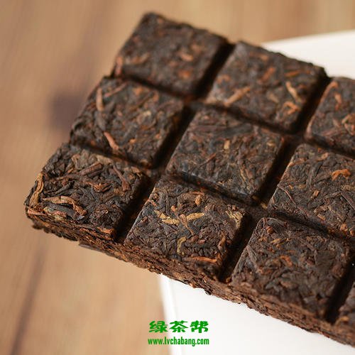 堅(jiān)硬無比的茶磚怎么弄開 緊壓茶磚怎么弄開