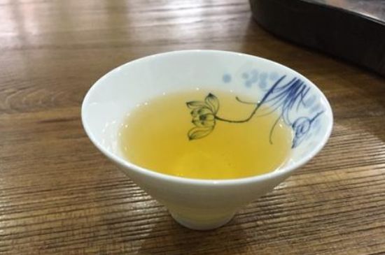 鴨屎香單叢雪片茶的特點(diǎn)，鳳凰雪片茶有什么特點(diǎn)？