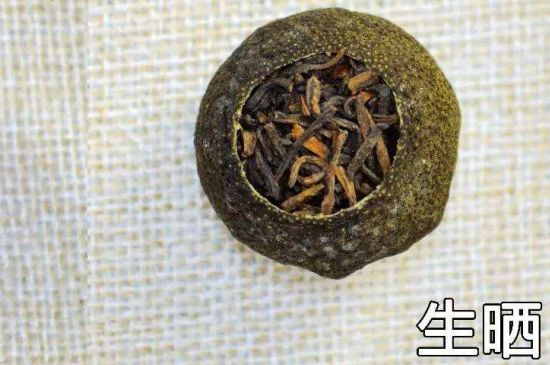 小青柑霜與霉的區(qū)別 柑普茶發(fā)霉和白霜圖片比較