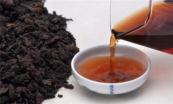 怎樣看黑茶湯色（評(píng)審黑茶湯色之美）