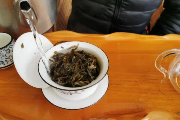 普洱茶餅怎么泡才正確方法_普洱茶餅要一次性全部弄碎嗎