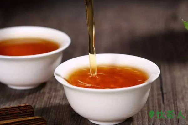 夏天可以喝紅茶嗎_夏天喝紅茶還是綠茶好?