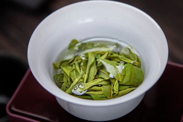 泡過的茶葉怎么利用_泡過的茶葉有哪些妙用